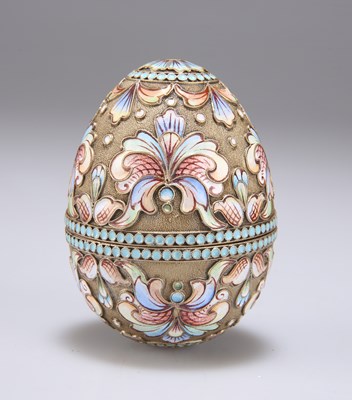 Lot 53 - A RUSSIAN SILVER-GILT AND ENAMEL EGG BOX