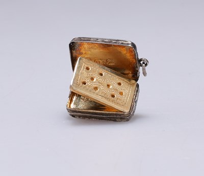 Lot 298 - A VICTORIAN SILVER VINAIGRETTE