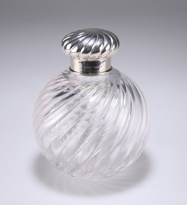 Lot 282 - A VICTORIAN SILVER-TOPPED LARGE GLASS SCENT BOTTLE