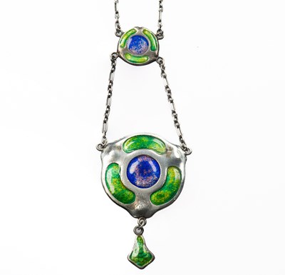 Lot 913 - CHARLES HORNER - A SILVER AND ENAMEL PENDANT NECKLACE