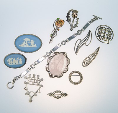 Lot 476 - A GROUP OF SCOTTISH AND OTHER SILVER JEWELLERY