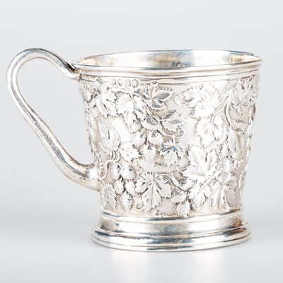 Lot 303 - A VICTORIAN SILVER MUG