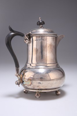 Lot 226 - A GEORGE V SILVER HOT WATER JUG