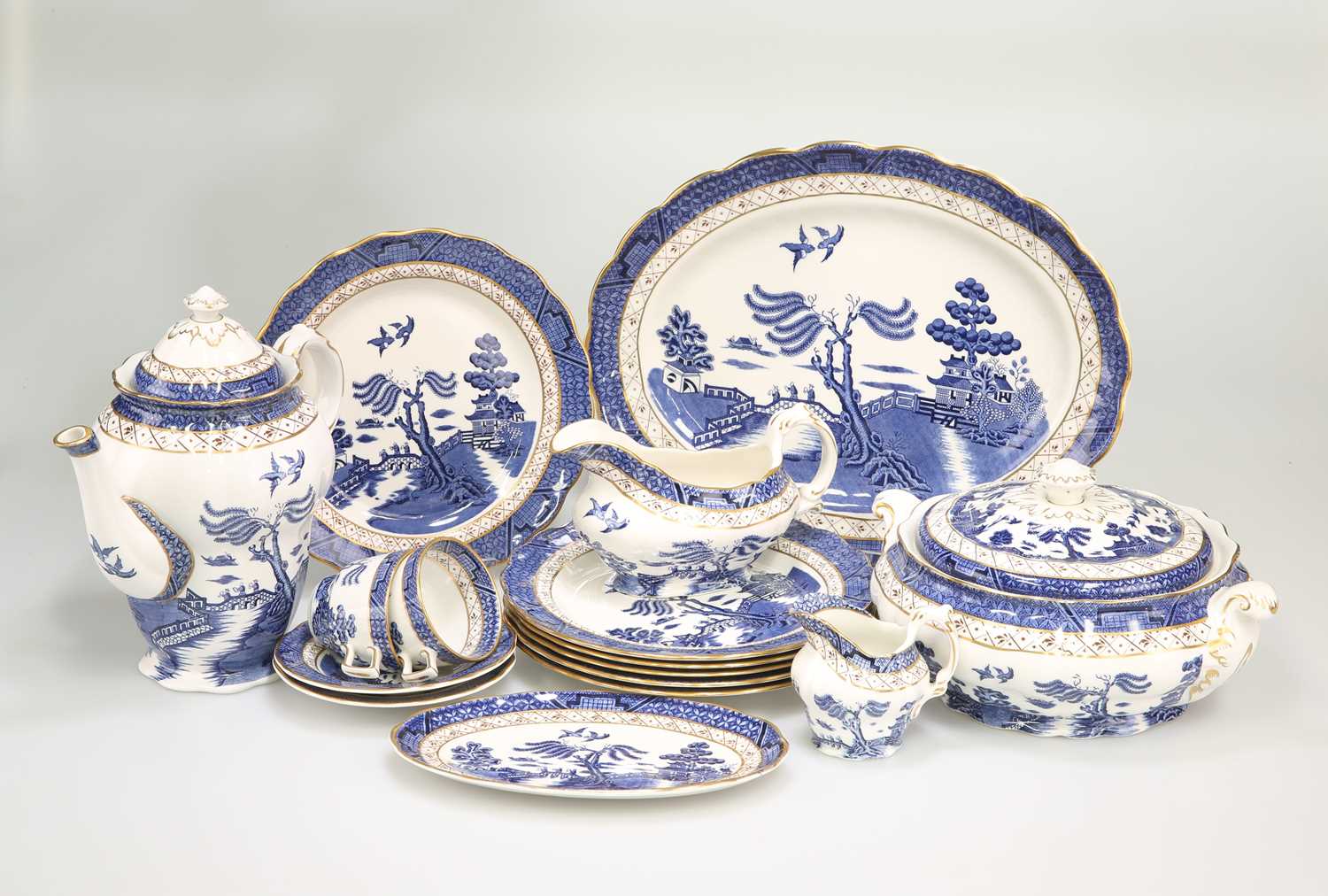 Lot 113 - A ROYAL DOULTON 'BOOTHS REAL OLD WILLOW' PATTERN DINNER SERVICE