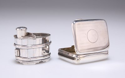 Lot 205 - A STERLING SILVER BARREL-FORM NOVELTY INKWELL, 20TH CENTURY