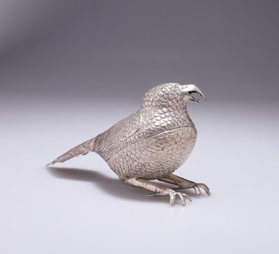 Lot 381 - A SOUTH AMERICAN SILVER BOX IN THE FORM OF A BIRD