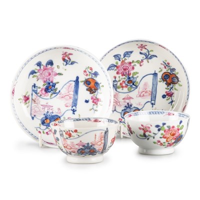 Lot 123 - TWO PAIRS OF 18TH CENTURY CHINESE TEA BOWLS AND SAUCERS