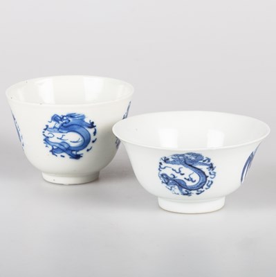 Lot 74 - AN 18TH CENTURY CHINESE BLUE AND WHITE BOWL AND A CHINESE BLUE AND WHITE WINE CUP