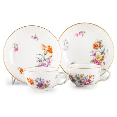 Lot 22 - A PAIR OF KPM BERLIN PORCELAIN CUPS AND SAUCERS