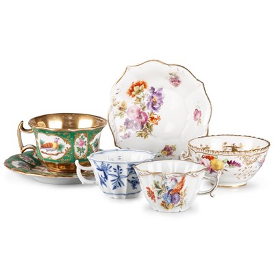 Lot 23 - A COLLECTION OF 19TH CENTURY AND LATER PORCELAIN