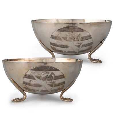 Lot 1135 - A PAIR OF CONTINENTAL SILVER BOWLS, 20TH CENTURY