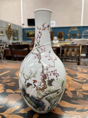 Lot 117 - A CHINESE 'CRANES' VASE