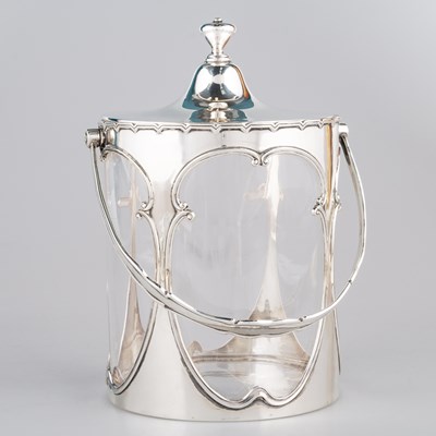 Lot 243 - AN EDWARDIAN SILVER AND GLASS BISCUIT BARREL