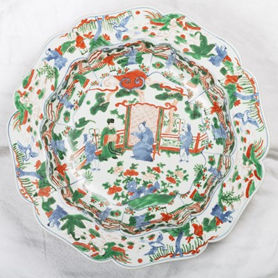 Lot 115 - A CHINESE FAMILLE VERTE BASIN