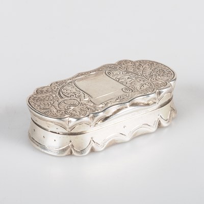 Lot 400 - A VICTORIAN SILVER SNUFF BOX