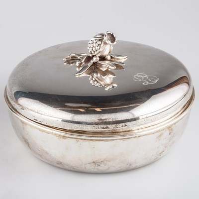 Lot 295 - A 20TH CENTURY FRENCH SILVER DISH AND COVER