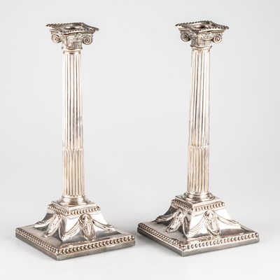 Lot 271 - A PAIR OF GEORGE III SILVER COLUMNAR CANDLESTICKS