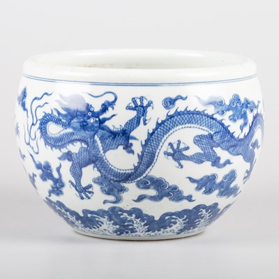 Lot 102 - A CHINESE BLUE AND WHITE JARDINIÈRE, DAOGUANG MARK AND PERIOD, 19TH CENTURY