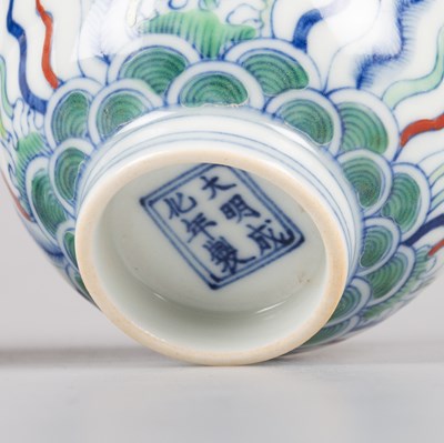 Lot 82 - A CHINESE DOUCAI CUP