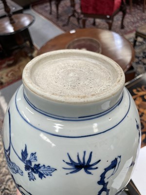 Lot 117 - A CHINESE TRANSITIONAL BLUE AND WHITE JAR, 17TH CENTURY