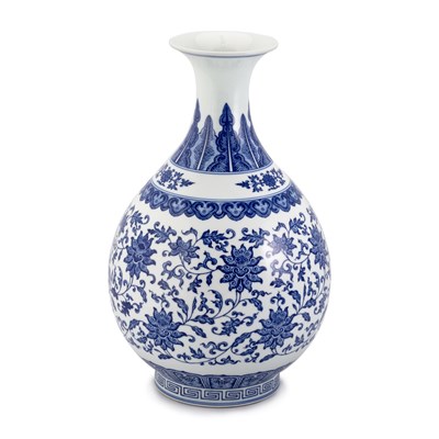 Lot 163 - A CHINESE BLUE AND WHITE PEAR-SHAPED VASE, YUHUCHUNPING