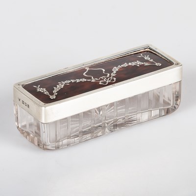 Lot 1131 - AN EDWARDIAN SILVER, TORTOISESHELL AND GLASS BOX