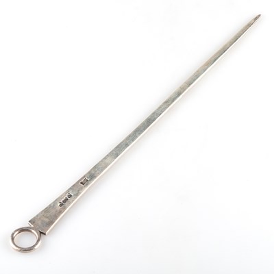 Lot 298 - A GEORGE III SILVER MEAT SKEWER