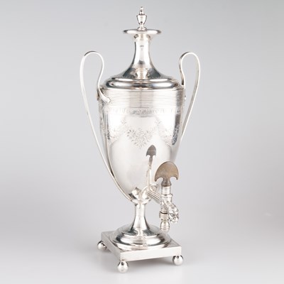 Lot 316 - A GEORGE III SILVER COFFEE URN