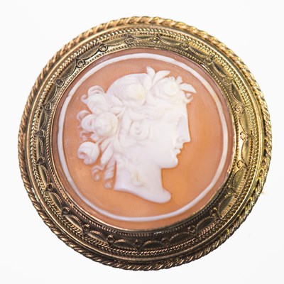 Lot 537 - A LATE 19TH CENTURY SHELL CAMEO BROOCH