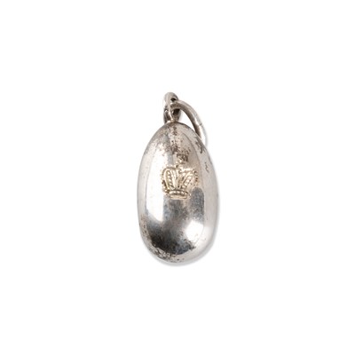 Lot 453 - A RUSSIAN SILVER EGG PENDANT