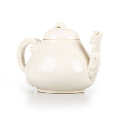 Lot 104 - A CHINESE BLANC-DE-CHINE TEAPOT