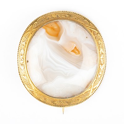 Lot 597 - A 19TH CENTURY AGATE BROOCH