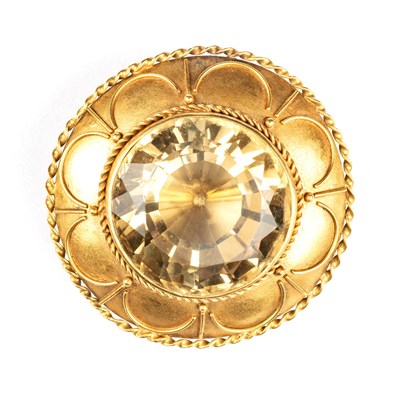 Lot 592 - A LARGE VICTORIAN CITRINE BROOCH