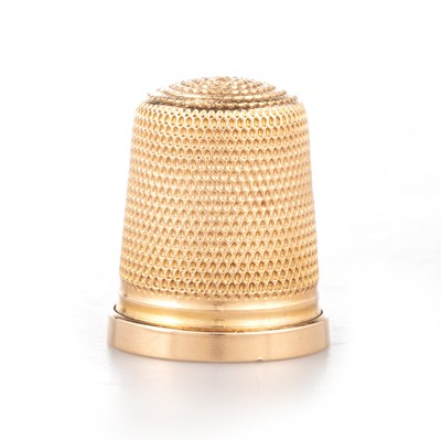 Lot 505 - A 15 CARAT GOLD THIMBLE