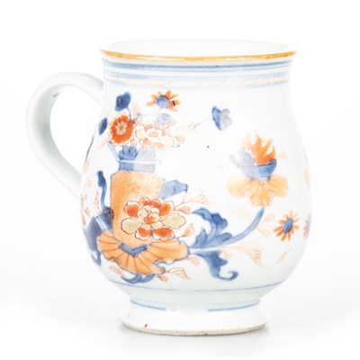 Lot 79 - AN 18TH CENTURY CHINESE IMARI PORCELAIN MUG