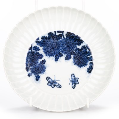 Lot 170 - A CHINESE BLUE AND WHITE PORCELAIN FOLIATE-RIM DISH, QING DYNASTY