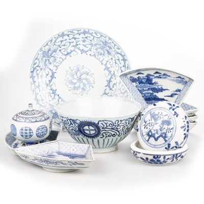 Lot 131 - A COLLECTION OF CHINESE BLUE AND WHITE PORCELAIN
