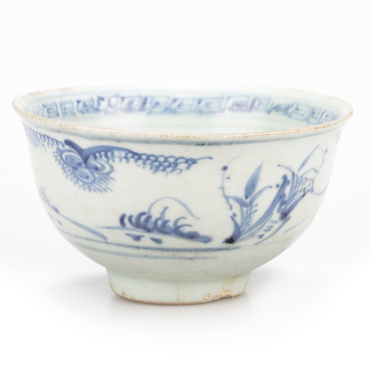 Lot 105 - AN EARLY CHINESE BLUE AND WHITE MINYAO BOWL,