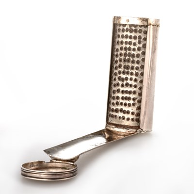 Lot 416 - A GEORGE III SILVER NUTMEG GRATER