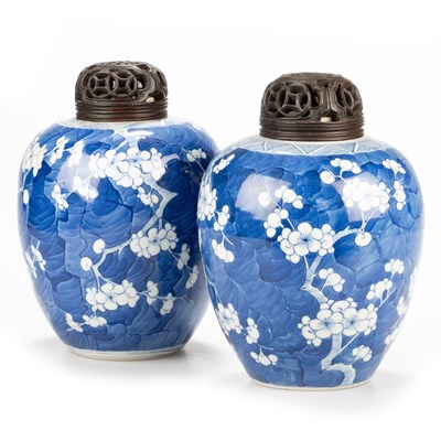 Lot 95 - A PAIR OF CHINESE BLUE AND WHITE GINGER JARS, QING DYNASTY