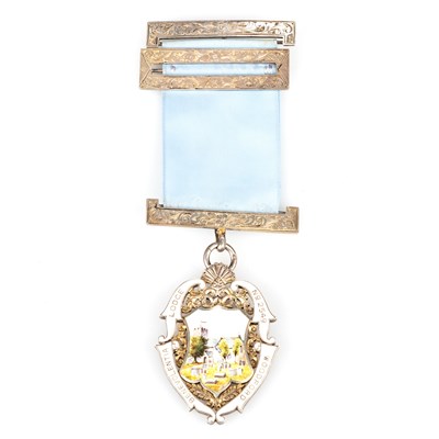 Lot 347 - A VICTORIAN SILVER ENAMELLED MASONIC JEWEL