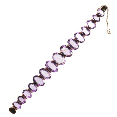 Lot 596 - AN AMETHYST BRACELET