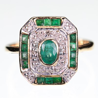 Lot 570 - A 14 CARAT GOLD EMERALD AND DIAMOND CLUSTER RING