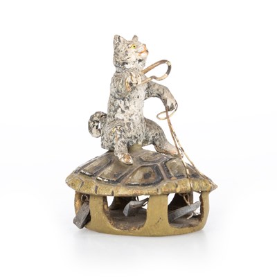 Lot 162 - AN EARLY 20TH CENTURY AUSTRIAN COLD PAINTED BRONZE MODEL OF A CAT RIDING A TORTOISE