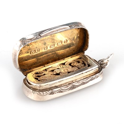 Lot 421 - A VICTORIAN SILVER VINAIGRETTE