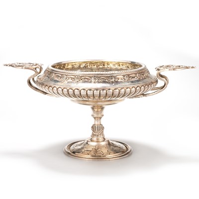 Lot 206 - A VICTORIAN SILVER TAZZA