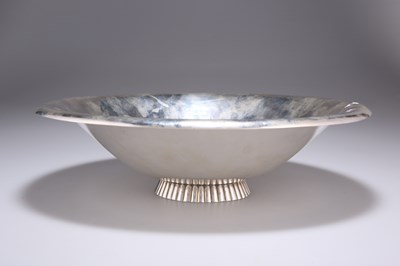 Lot 402 - AN ELIZABETH II LARGE SILVER BOWL