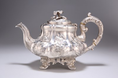 Lot 443 - A FINE WILLIAM IV SILVER TEAPOT