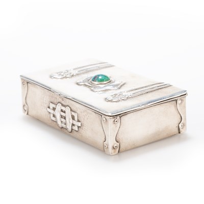 Lot 309 - AN ARTS AND CRAFTS SILVER AND ENAMEL BOX