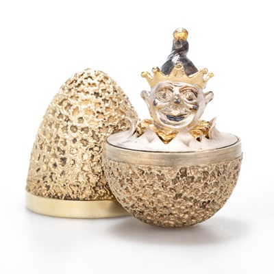 Lot 339 - STUART DEVLIN: AN ELIZABETH II SILVER-GILT SURPRISE EGG